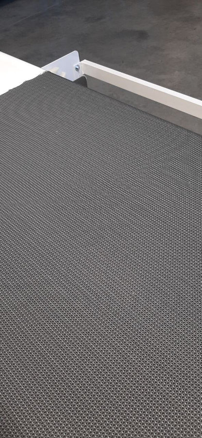 Tissu popeline de coton imprimé d’Italie – motif géométrique gris | 100 % coton | 100 g/m² | 147 cm – disponible chez Charlotte Tissus