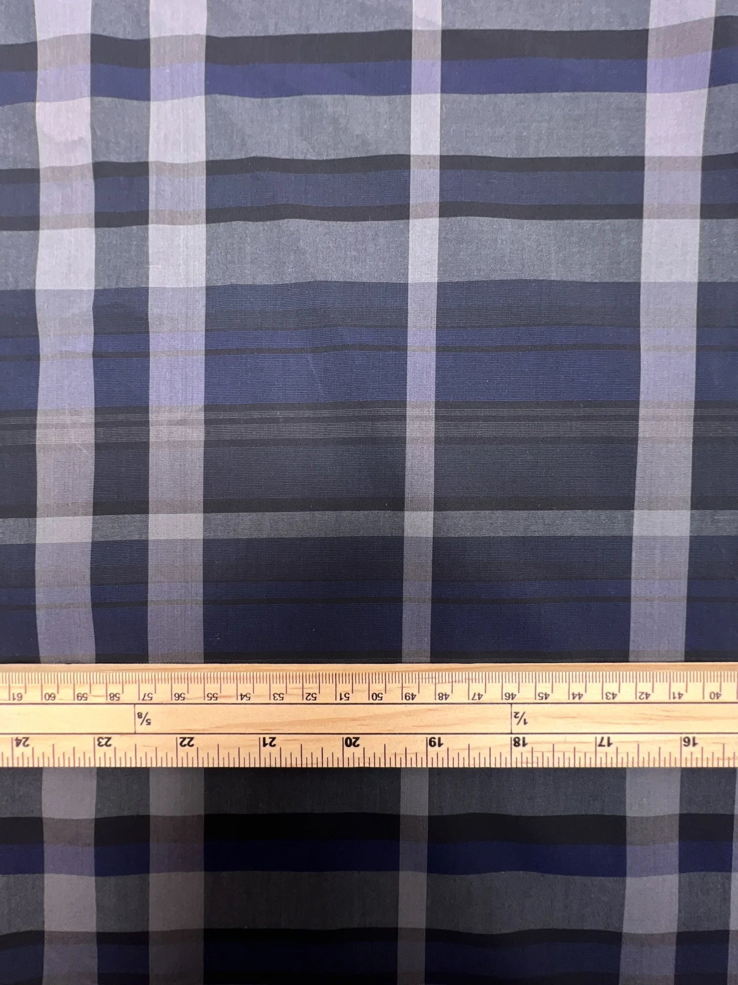 Attēls ar Itālijas pelēkzils kokvilnas poplīns | 130 g/m², 150 cm – pieejams Šarlotes audumi