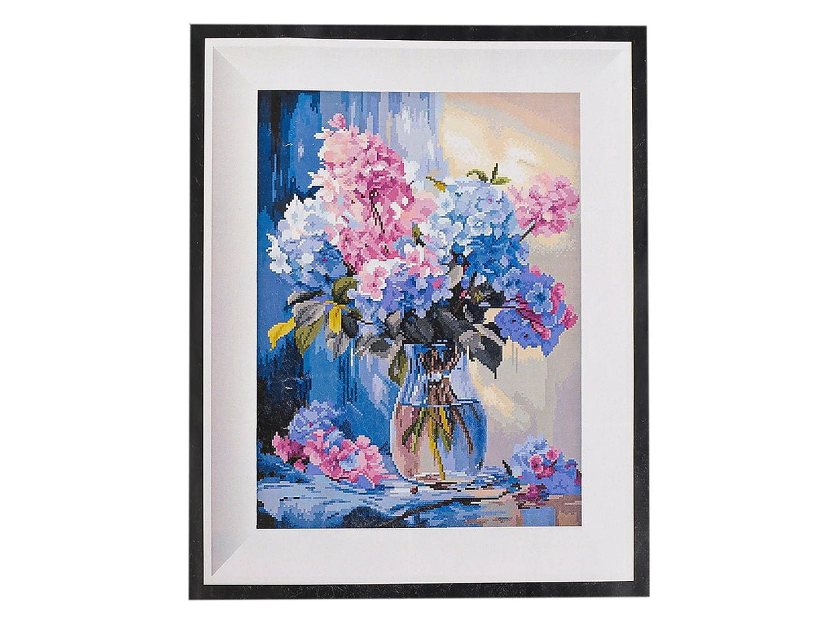 Attēls ar Izšūšanas komplekts ar apdrukātu rakstu – Ziedi vāzē, 30 × 40 cm – pieejams internetā Šarlotes audumi