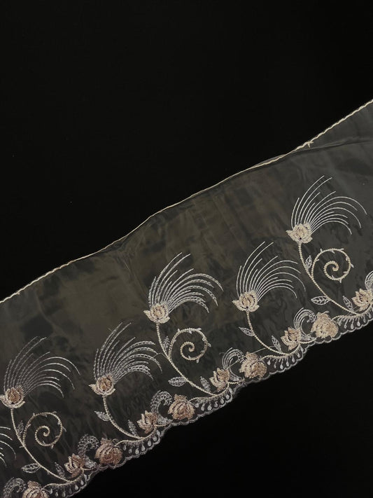 Attēls ar Izšūta mežģīne - 20 cm balta – pieejams Šarlotes audumi