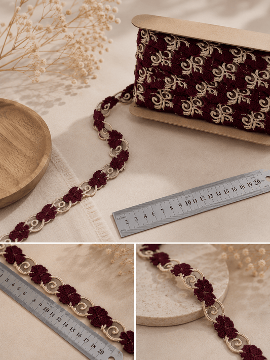 Attēls ar Izšūta mežģīnes lenta 1.2 cm - bordo – pieejams Šarlotes audumi