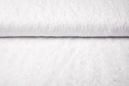 Tissu en coton brodé - grandes fleurs blanches 110 g/m²