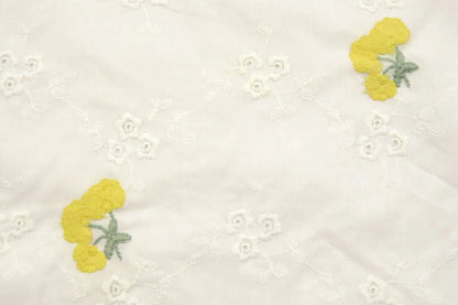 Tissu en coton brodé - fleurs jaunes 110 g/m²