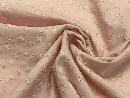 Embroidered cotton fabric - powder pink floral motif 110 g/m²