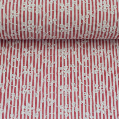 Tissu en coton brodé - motif floral avec lignes, 120 g/m² – disponible chez Šarlotes audumi