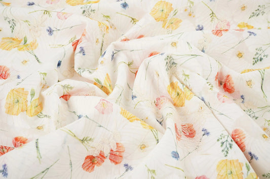 Attēls ar Izšūts kokvilnas audums - vasaras puķes 115 g/m² – pieejams Šarlotes audumi