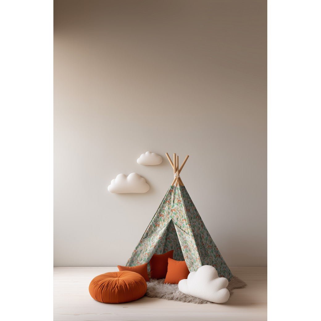 Canvas fabric with forest animals in oak leaves – available online at Šarlotes audumi