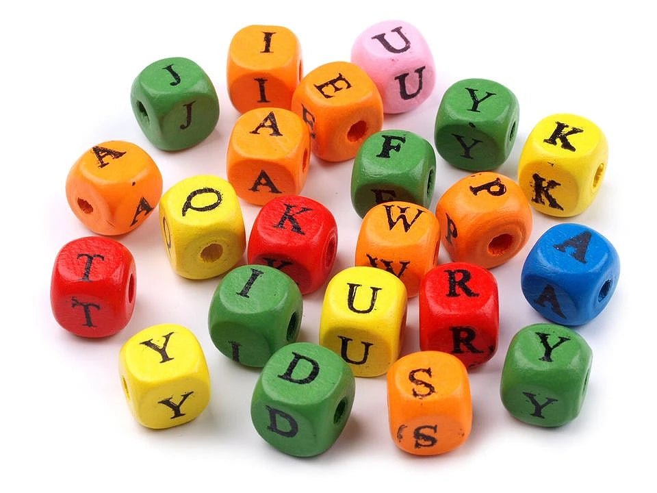 Attēls ar Koka perles ar burtiem, 10×10 mm|20 g. – pieejams Šarlotes audumi