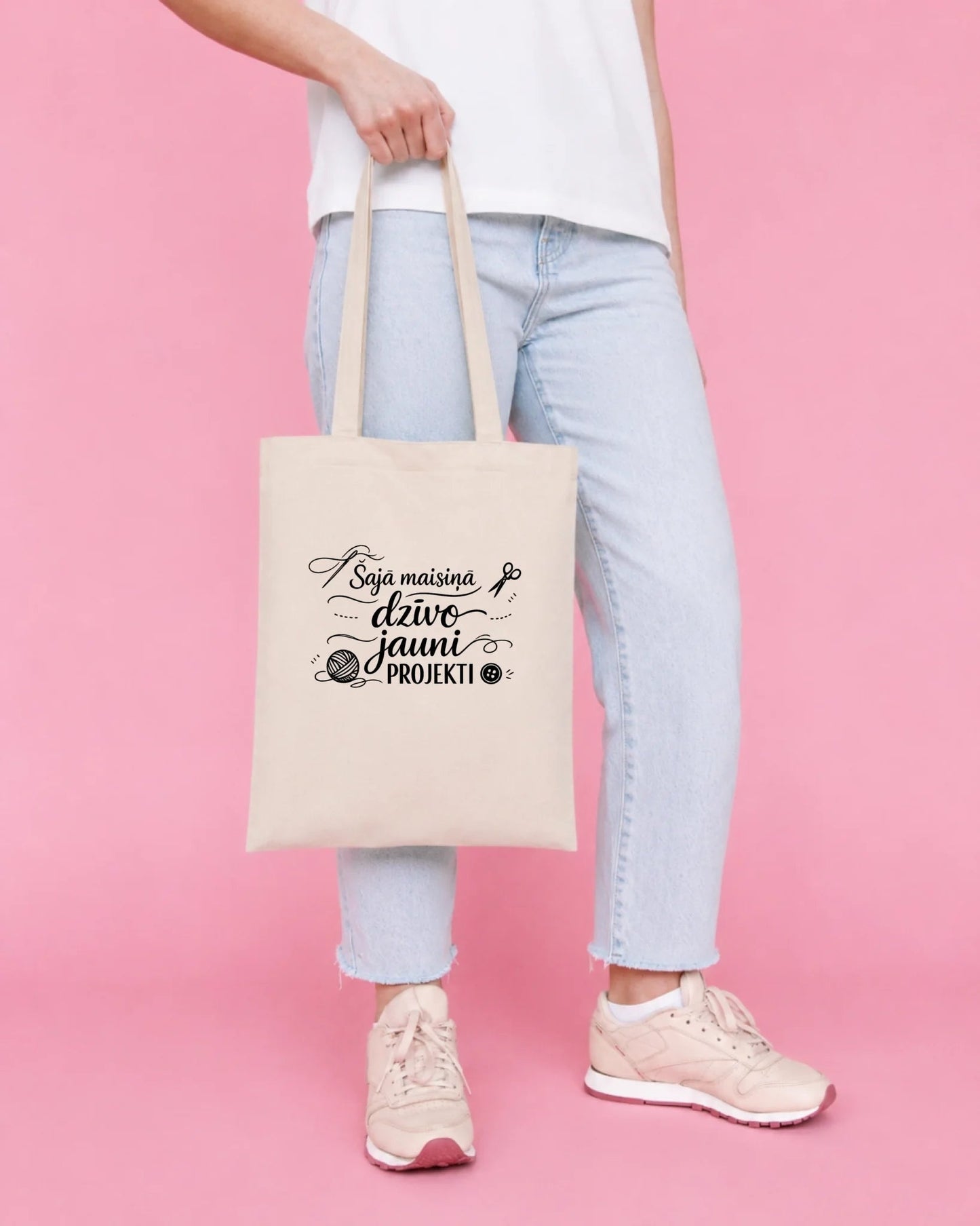 Image of a cotton fabric bag with “New projects live in this bag” – available online at Šarlotes audumi