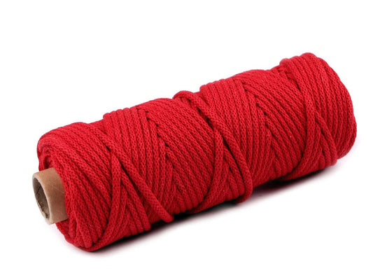 Image avec corde en coton 5 mm - rouge (rouleau de 10 m) – disponible chez Šarlotes audumi