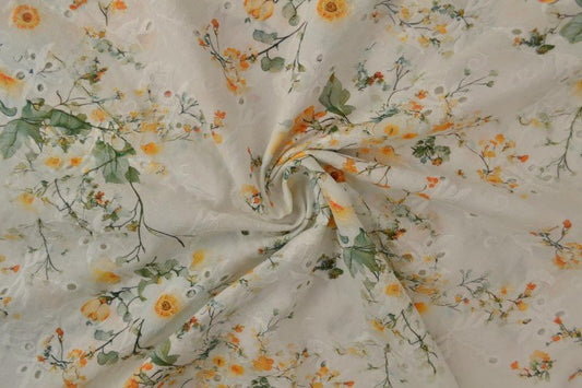 Attēls ar Kokvilnas izšuvuma audums ar ziedu rakstu 100g/m² – pieejams Šarlotes audumi