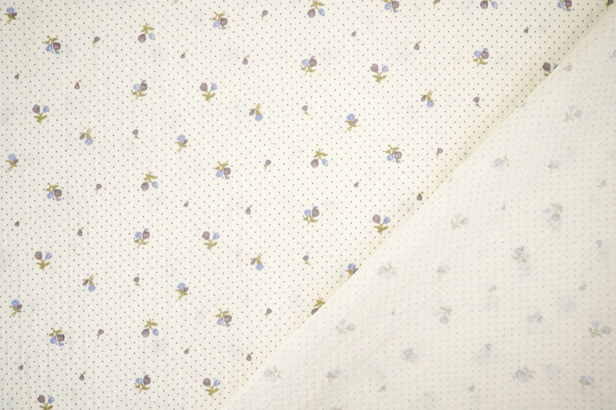Pilt puuvillasest musliinist väikeste lillede ja täppidega – saadaval veebis Šarlotes audumi