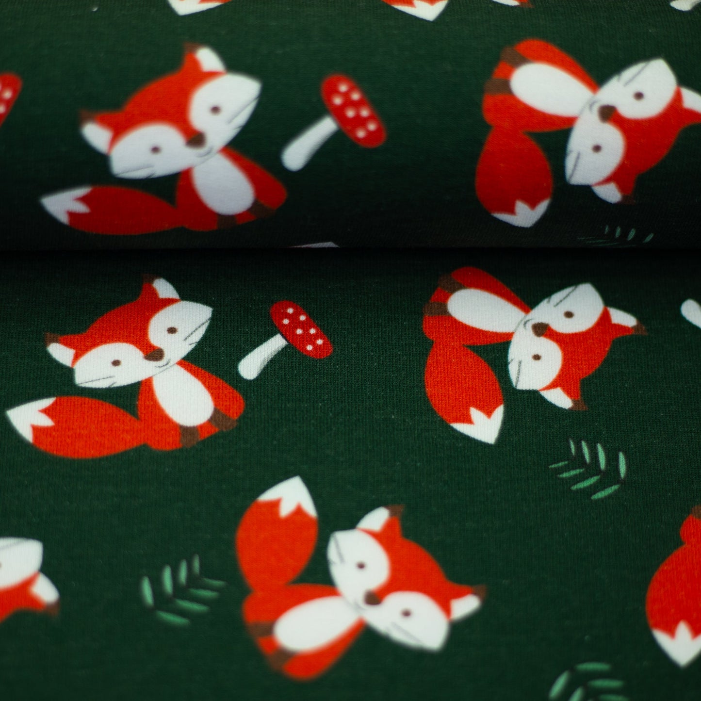 Attēls ar Kokvilnas siltinātā cilpiņtrikotāža - lapsas 230 g/m² – pieejams Šarlotes audumi