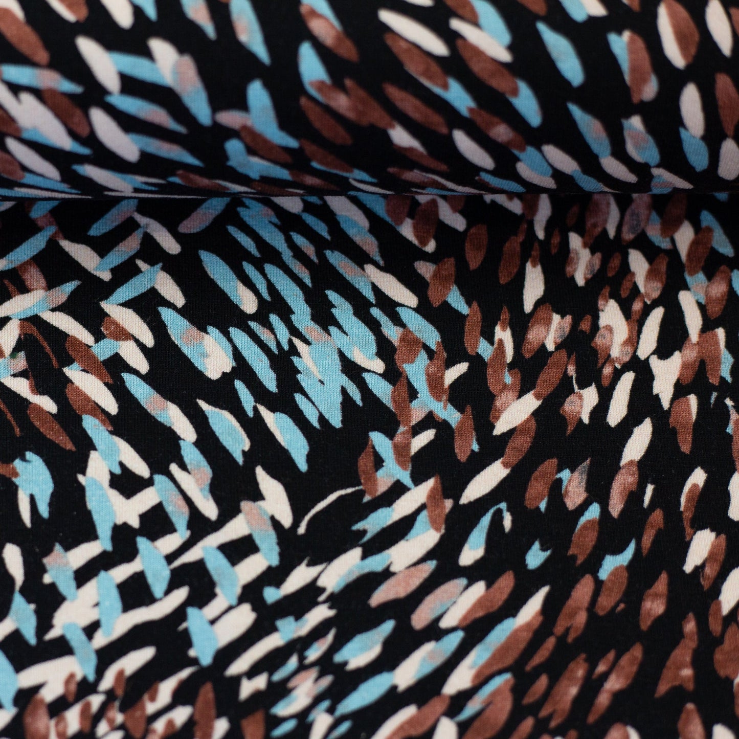 Attēls ar Kokvilnas trikotāža - apstrakts punktiņu raksts 200 g/m² – pieejams Šarlotes audumi