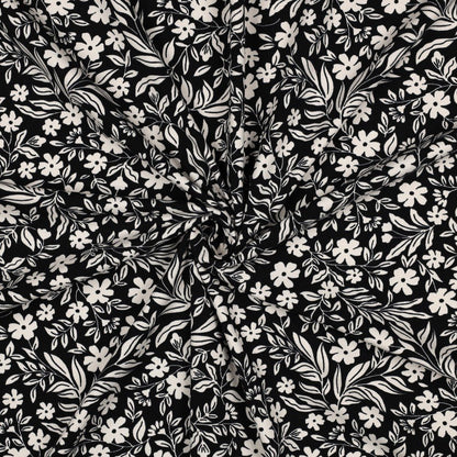 Image de jersey en coton - fleurs blanches sur fond noir 200 g/m² – disponible chez Šarlotes audumi