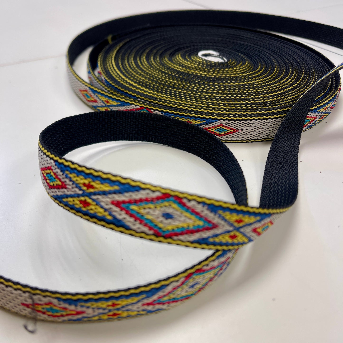 Attēls ar Lenta somām, siksnām 20 mm - rakstaina – pieejams Šarlotes audumi