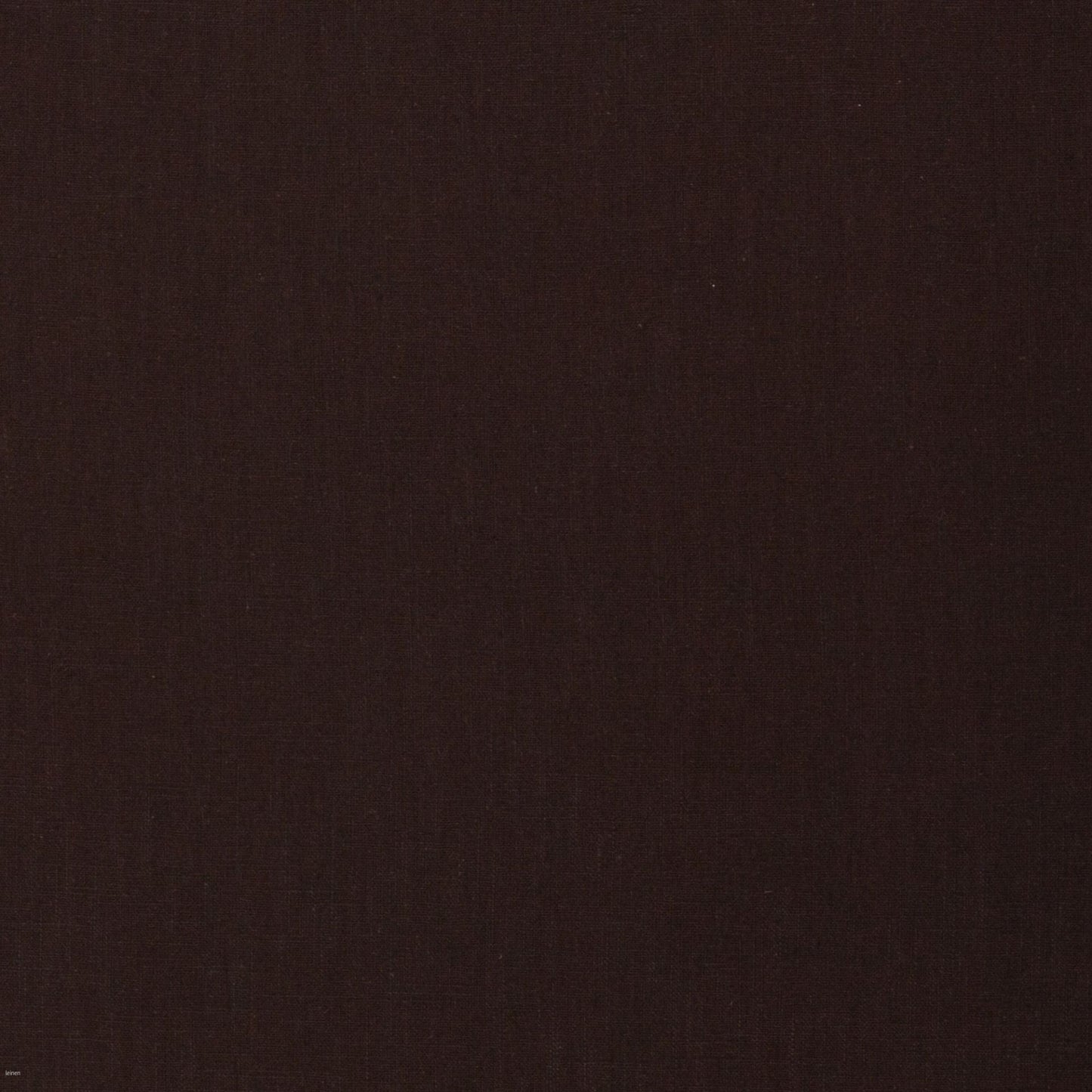 Image du tissu en lin–chocolat noir 235 g/m² – disponible chez Šarlotes audumi