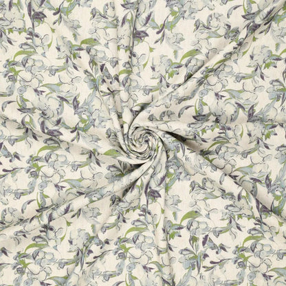 Image de lin avec viscose – motif de feuilles bleu-vert 120 g/m² – disponible chez Šarlotes audumi