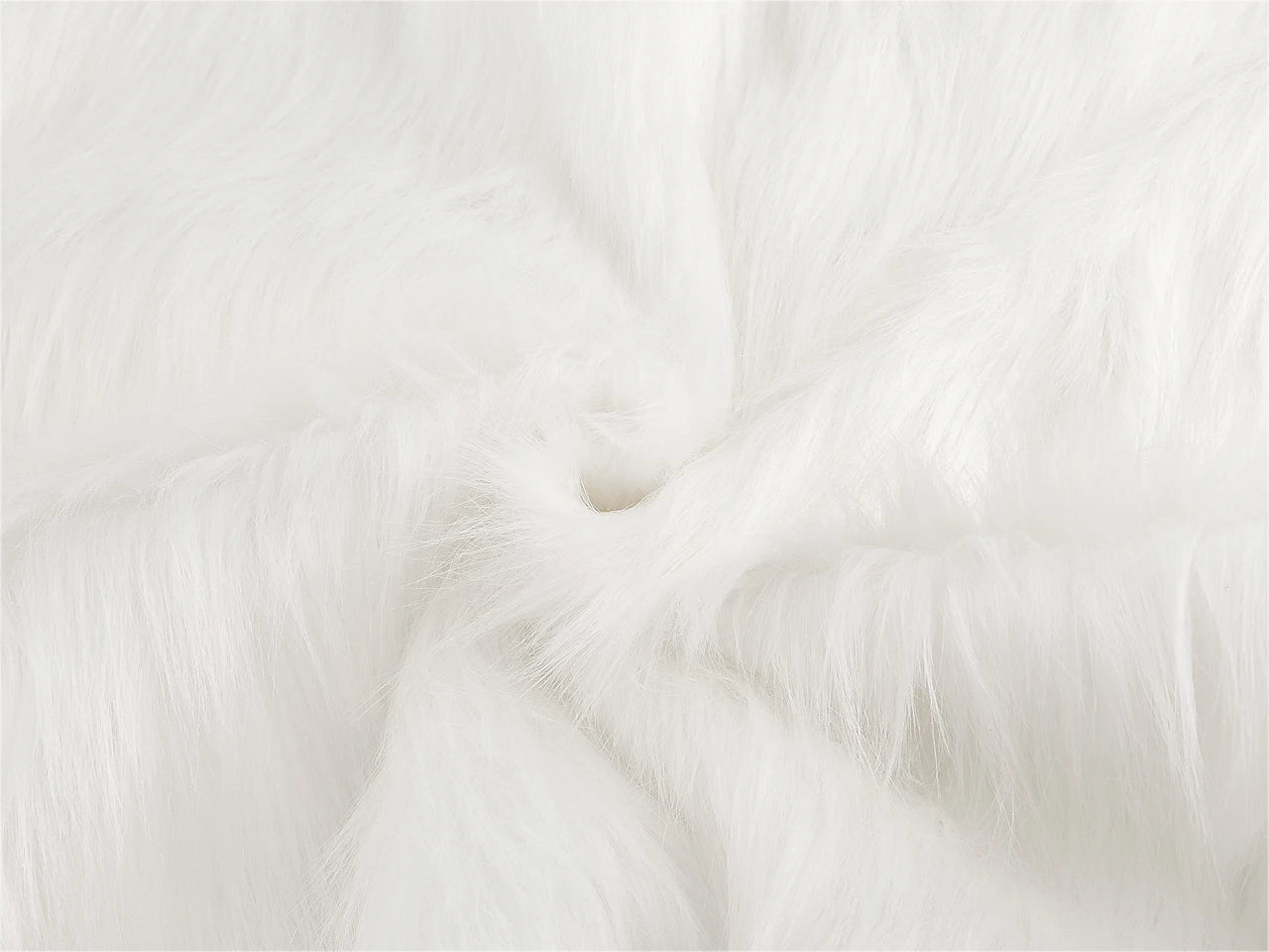 Attēls ar Mākslīgā kažokāda - balta 385 g/m² – pieejams Šarlotes audumi
