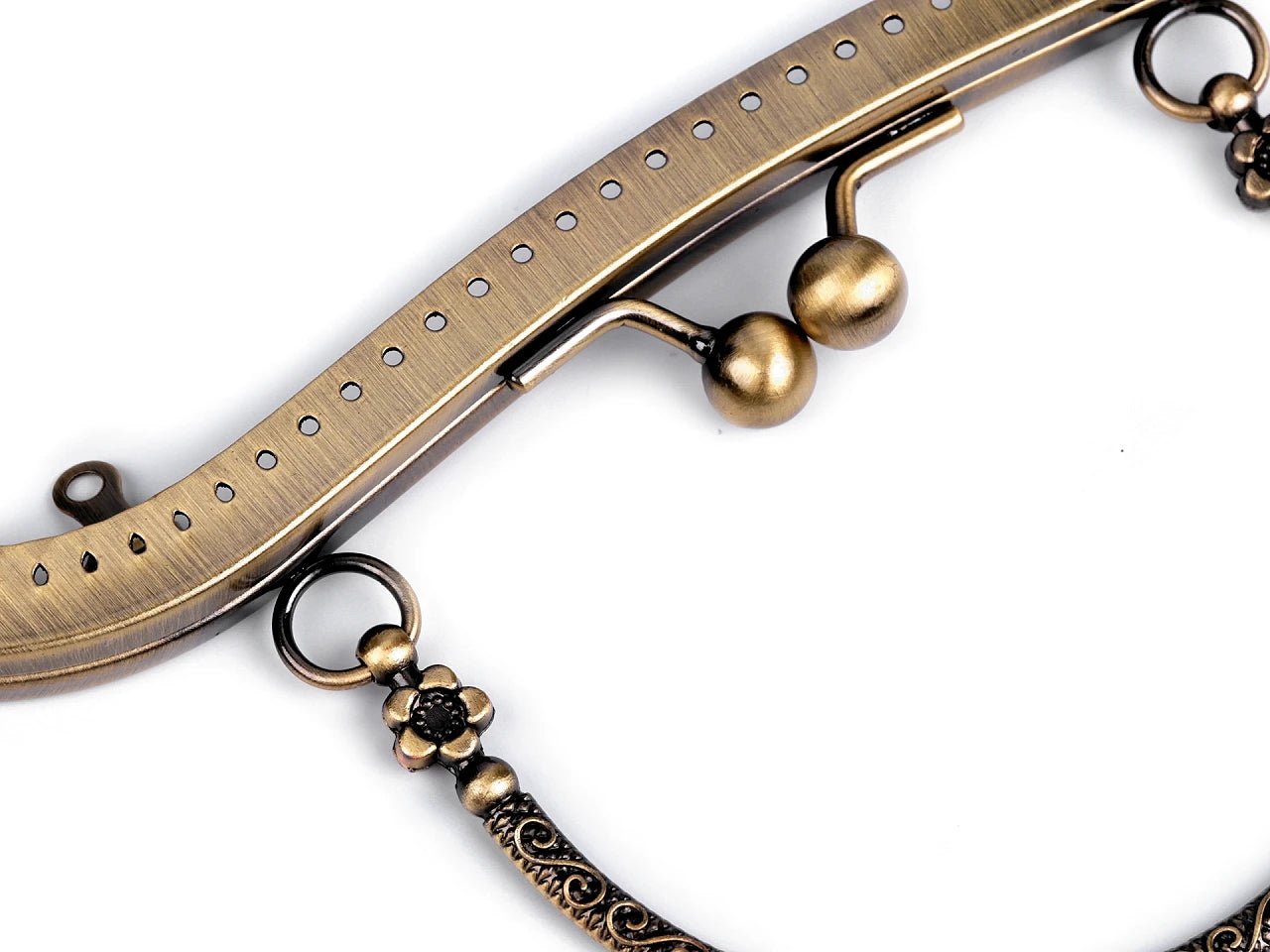 Attēls ar Metāla somiņas rāmis piešūšanai ar rokturi 5 × 8 cm| dažādu toņu – pieejams Šarlotes audumi