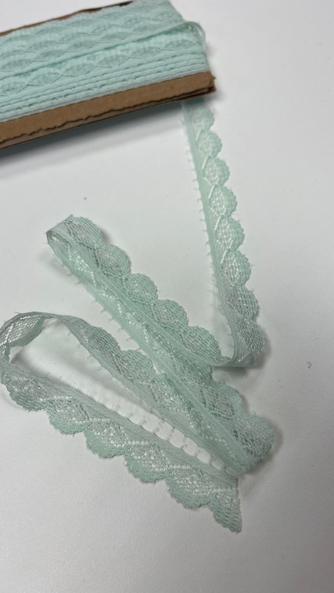 Attēls ar Mežģīne 1,4 cm-gaiši mint – pieejams internetā Šarlotes audumi