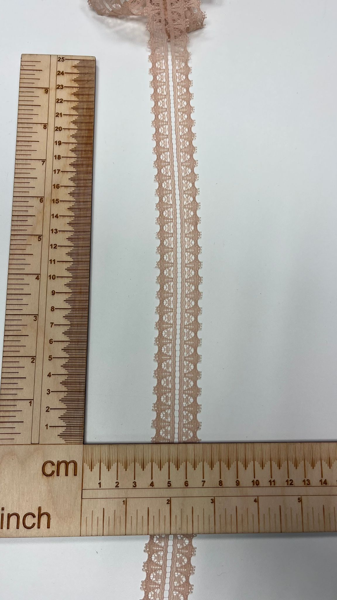 Attēls ar Mežģīne 3 cm-nude(miesas krāsas) – pieejams internetā Šarlotes audumi