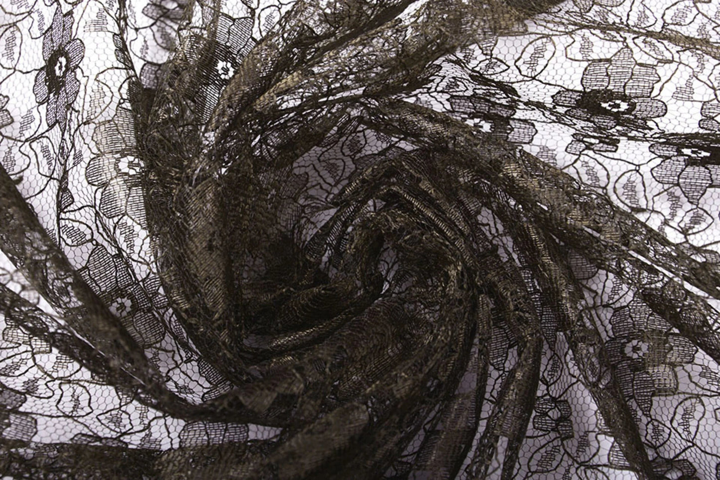 Attēls ar Mežģīņu audums smalks - šokolādes brūni ziedi 75 g/m² – pieejams Šarlotes audumi