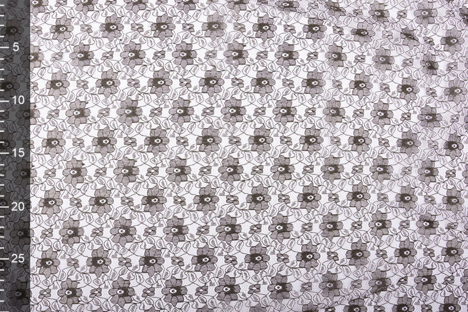 Attēls ar Mežģīņu audums smalks - šokolādes brūni ziedi 75 g/m² – pieejams Šarlotes audumi