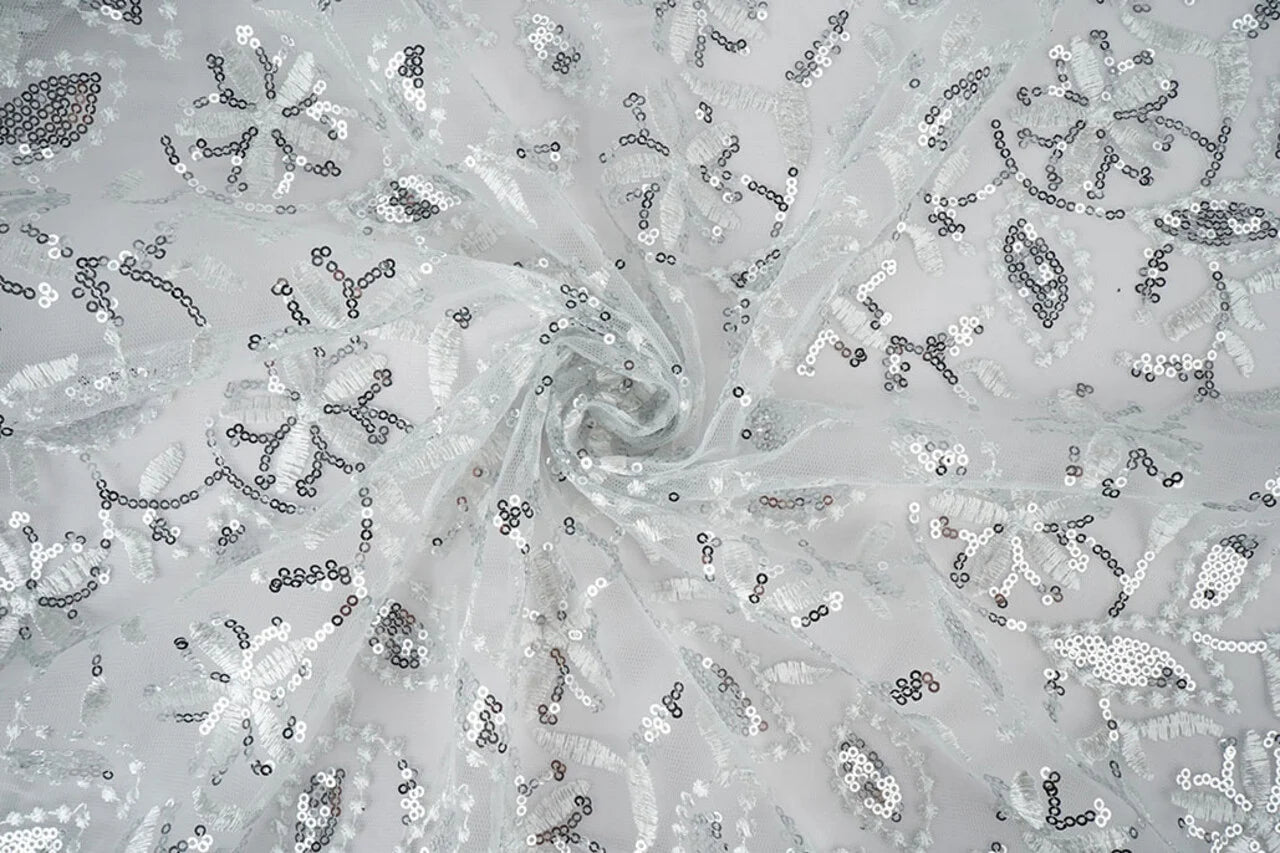 Attēls ar Mežģīņu audums|Izšūts tills ar fliteriem 160 g/m² - sudraba – pieejams Šarlotes audumi