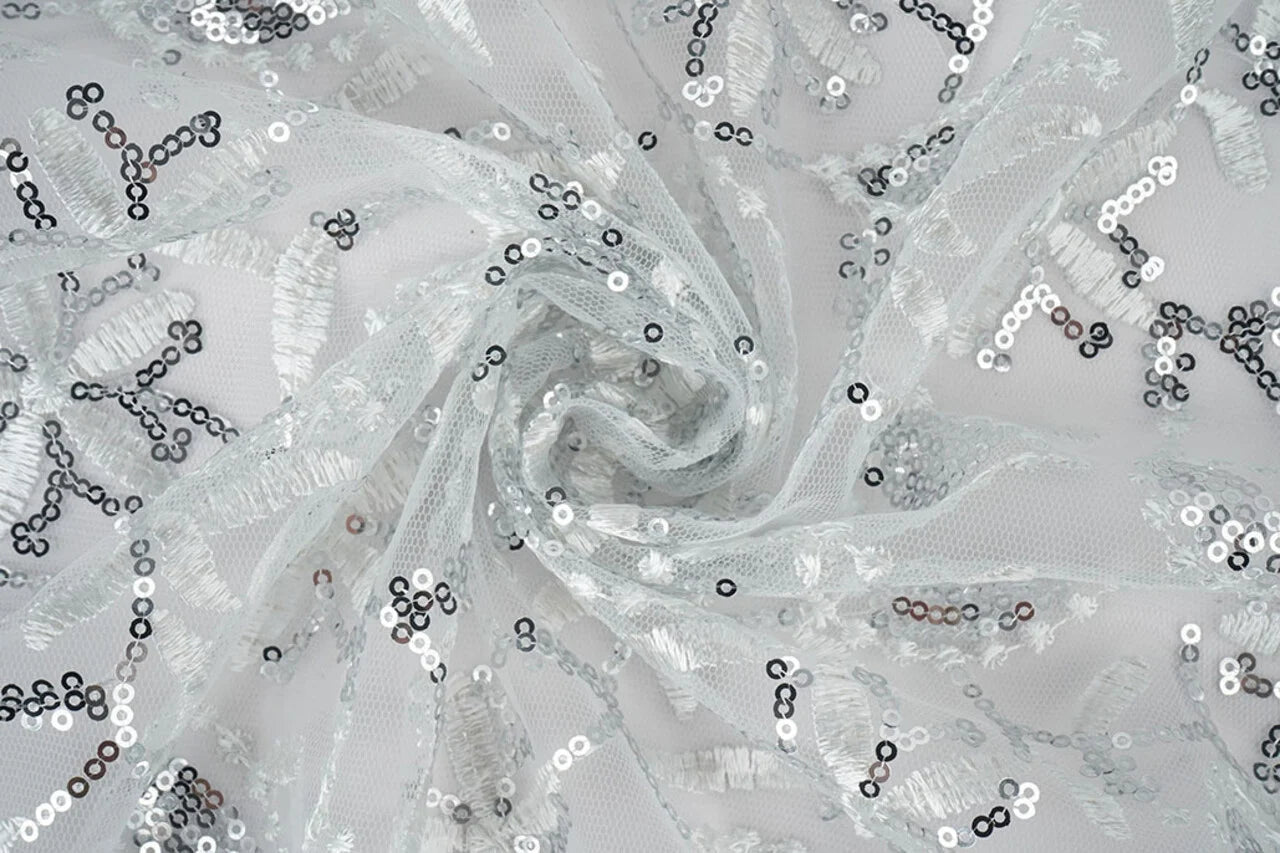 Attēls ar Mežģīņu audums|Izšūts tills ar fliteriem 160 g/m² - sudraba – pieejams Šarlotes audumi