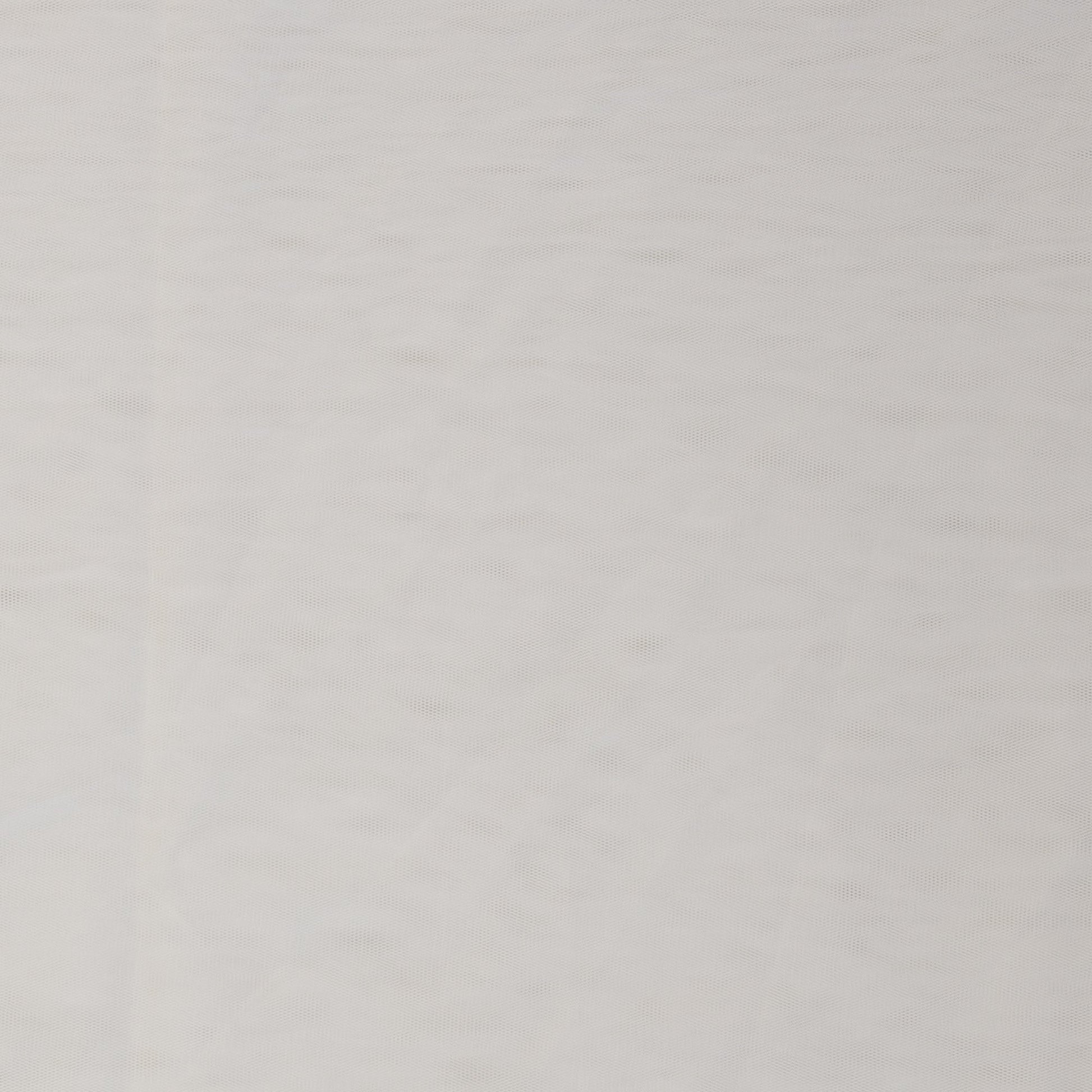 Image with soft white tulle – available online at Šarlotes audumi