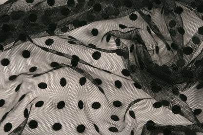 Image of black soft tulle with velvet dots – available online at Šarlotes audumi