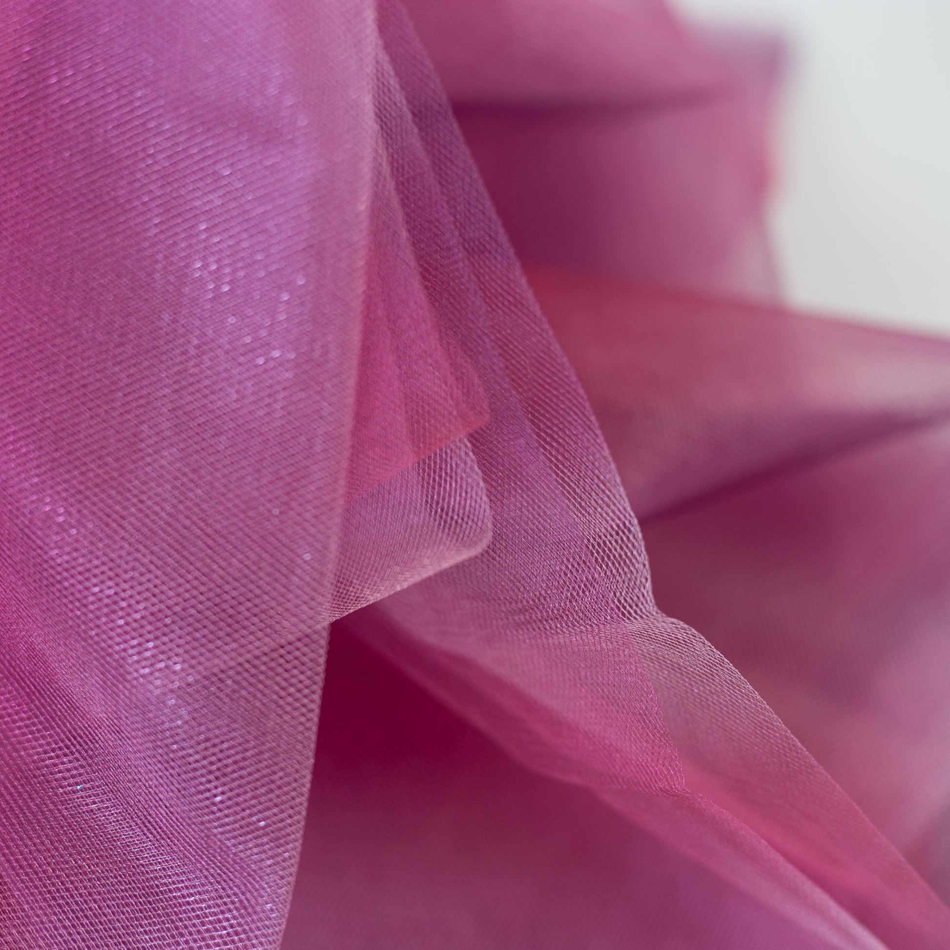 Attēls ar Mīksts tills ombre fuksija/rozā 15 g/m² – pieejams Šarlotes audumi