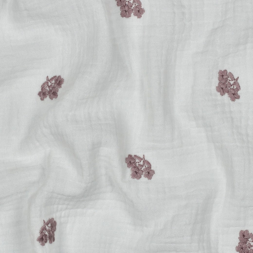 Attēls ar Muslīns - izšūtas puķes 130 g/m² – pieejams Šarlotes audumi