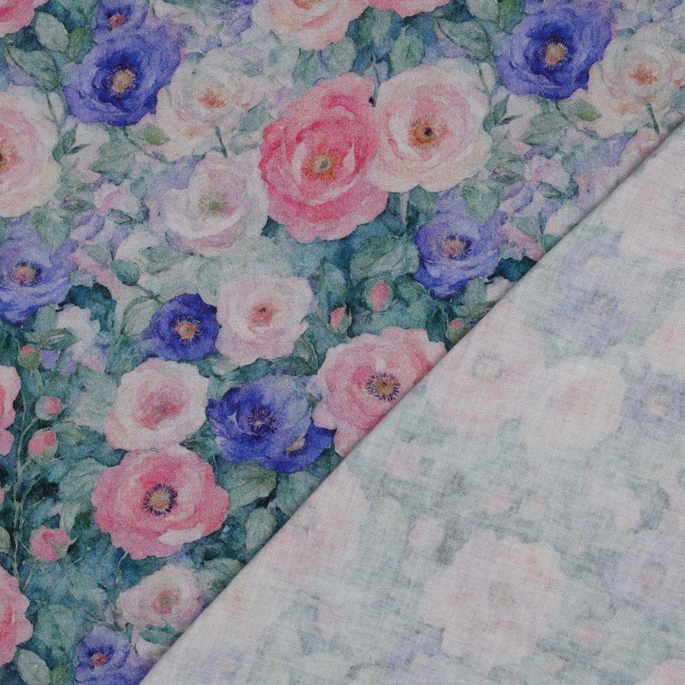 Attēls ar Muslīns - puķes uz petrolzila fona 120 g/m² – pieejams Šarlotes audumi