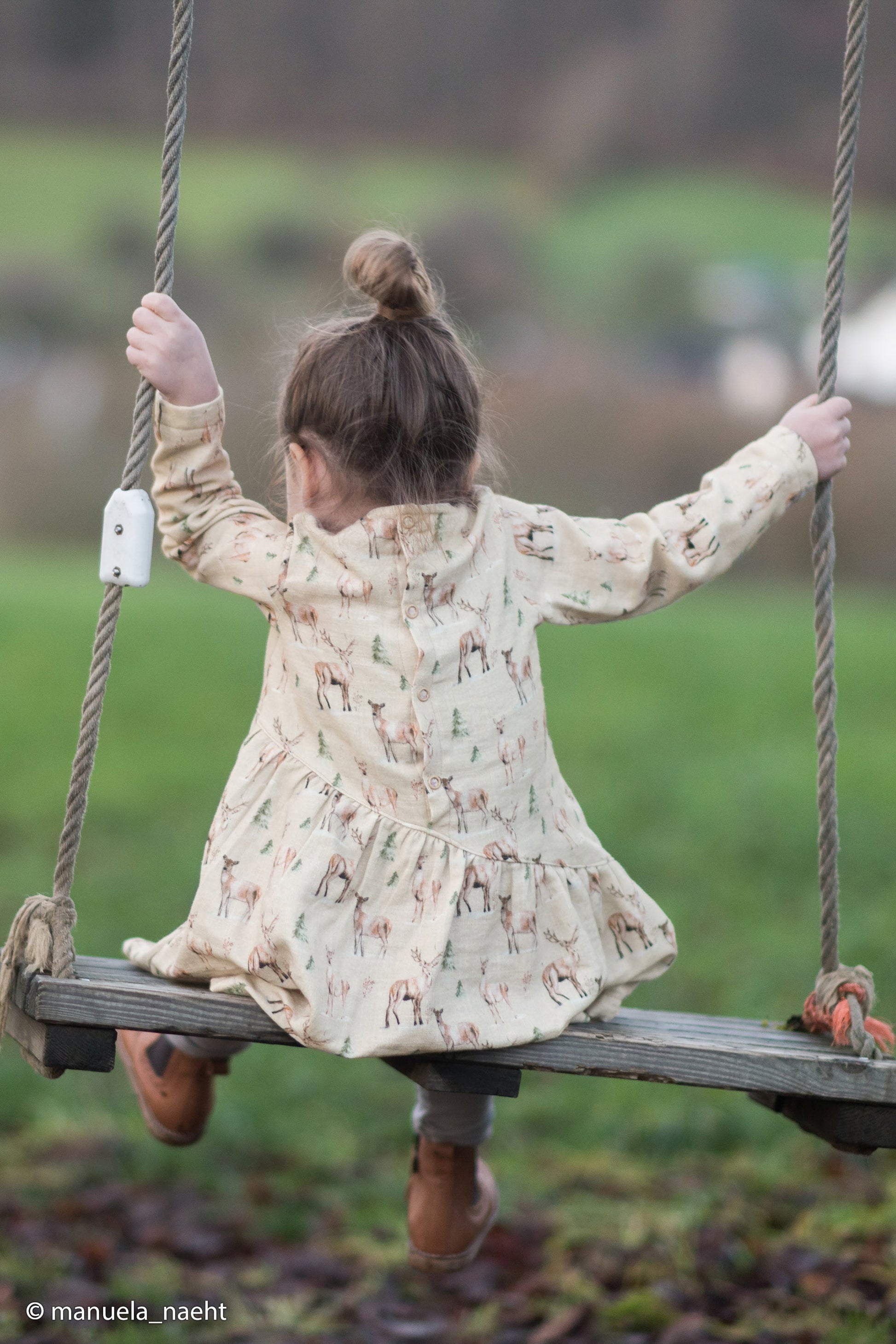 Attēls ar Muslīns - stirniņa ar egli 130 g/m² – pieejams Šarlotes audumi