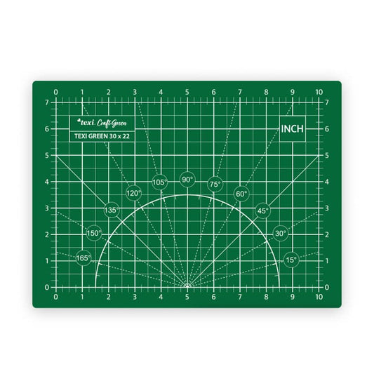 Image du tapis de découpe 30x22 cm - vert – disponible chez Šarlotes audumi