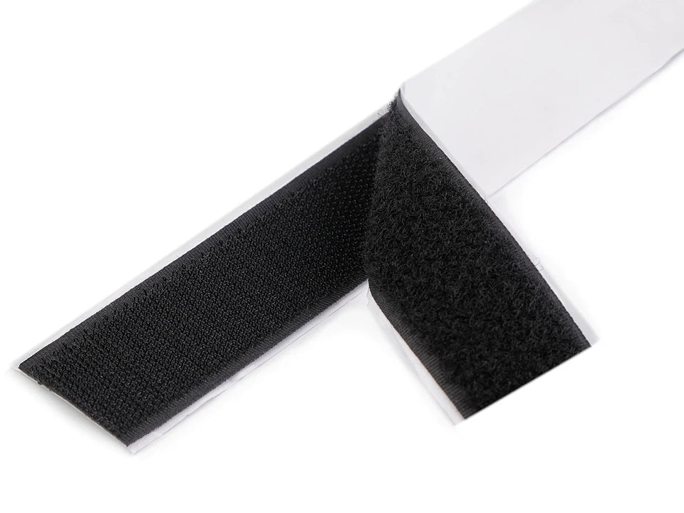 Pilt isekleepuvast takjakinnituslindist, Velcro lint 30 mm – saadaval veebis Šarlotes audumi