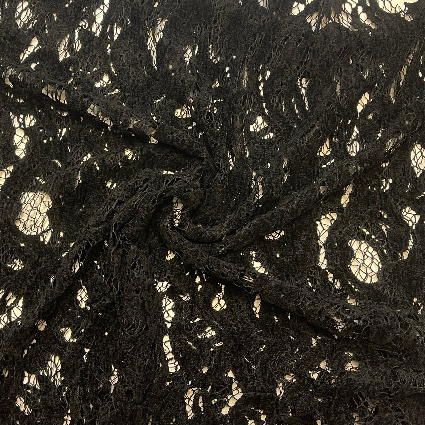 Attēls ar Pēdējais gabaliņš - Mežģīņu audums - melns 115 g/m² - 40 cm – pieejams Šarlotes audumi