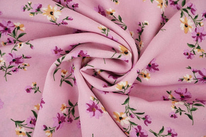 Image of thin pink floral crepe fabric – available online at Šarlotes audumi