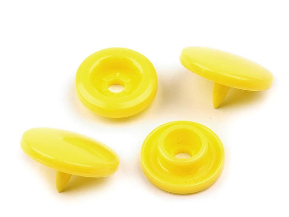 Image avec boutons-pression en plastique Ø11 mm, 50 pièces - jaunes – disponibles chez Šarlotes audumi