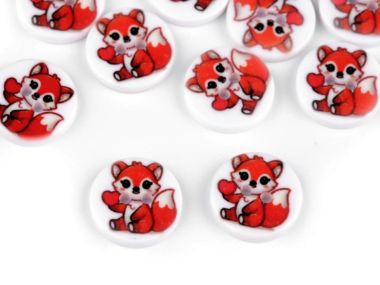 Image avec boutons à motifs Ø 15,5 mm – disponible chez Šarlotes audumi
