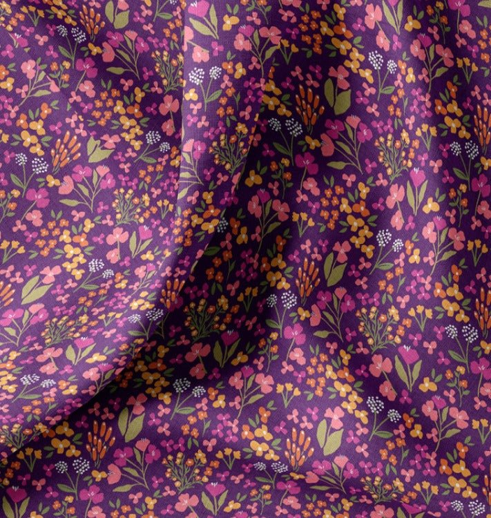 Attēls ar Premium 100% kokvilnas audums - lillā smalki ziediņi 115 g/m² – pieejams Šarlotes audumi