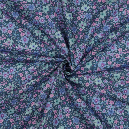alt
Image with premium 100% cotton fabric - small flowers on petrol 110 g/m² – available at Šarlotes audumi