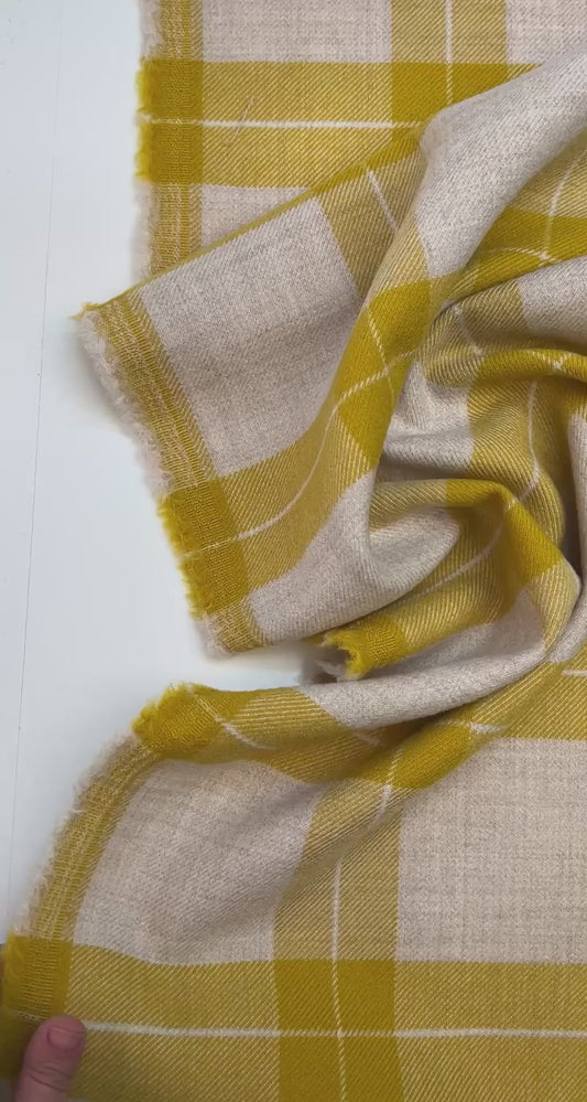 Italian wool and alpaca fabric in a checkered pattern in mustard yellow tones – 375 g/m²