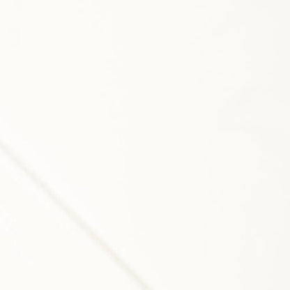 Image du tissu en maille Punta di Roma – blanc 320 g/m² – disponible chez Šarlotes audumi