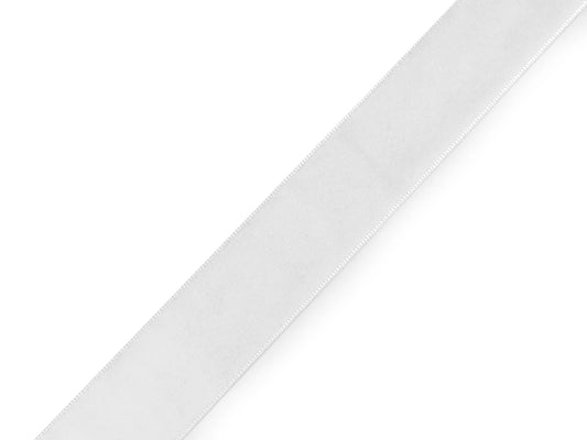 Attēls ar Samta lente 25 mm - balta – pieejams Šarlotes audumi