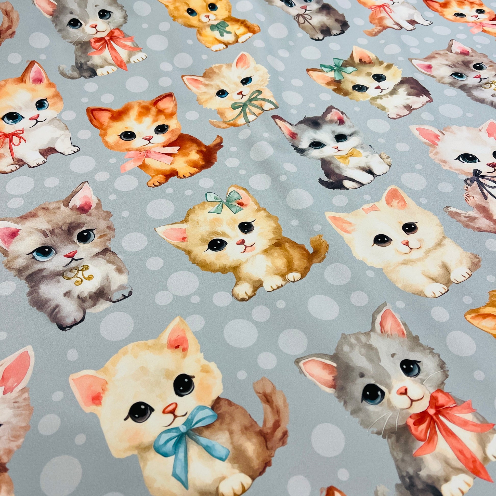 Attēls ar Softshell audums - kaķi 300 g/m² – pieejams Šarlotes audumi