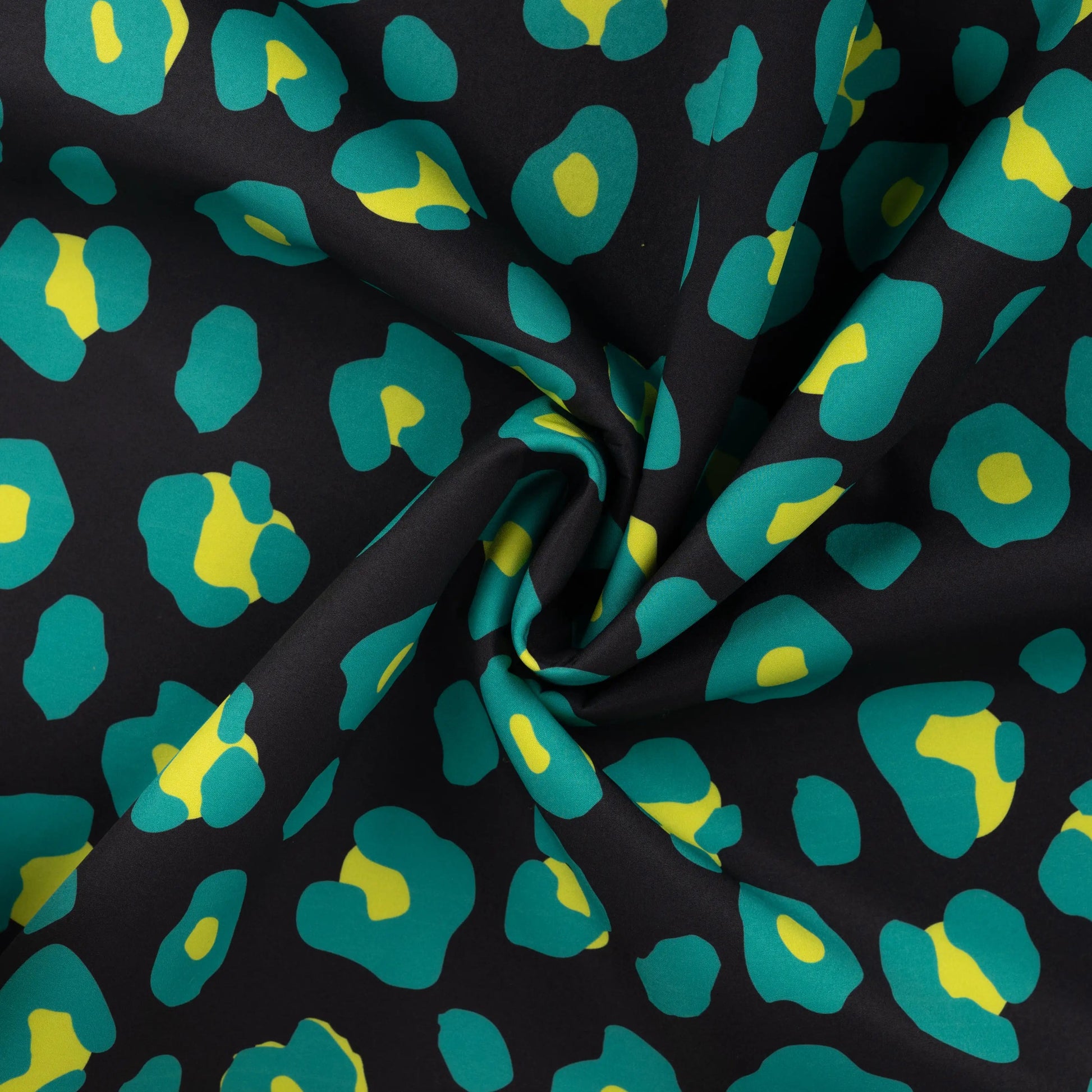 Attēls ar Softshell audums - zaļais leopards 310 g/m² – pieejams Šarlotes audumi