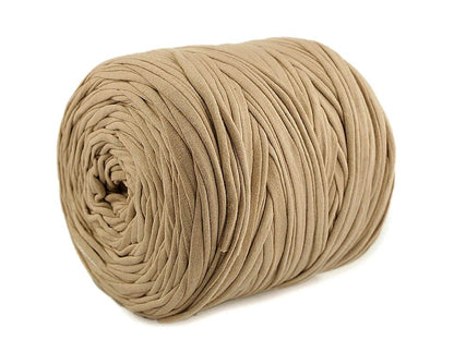 Image avec T-shirt | Fil spaghetti - 700g / 120m – disponible chez Šarlotes audumi